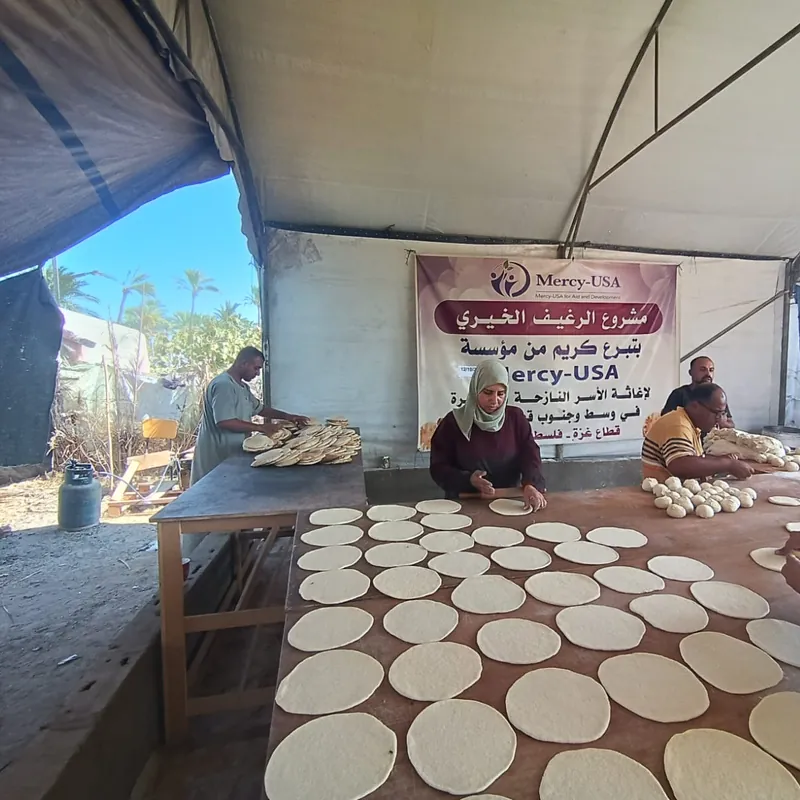 من مشروع الرغيف الخيري