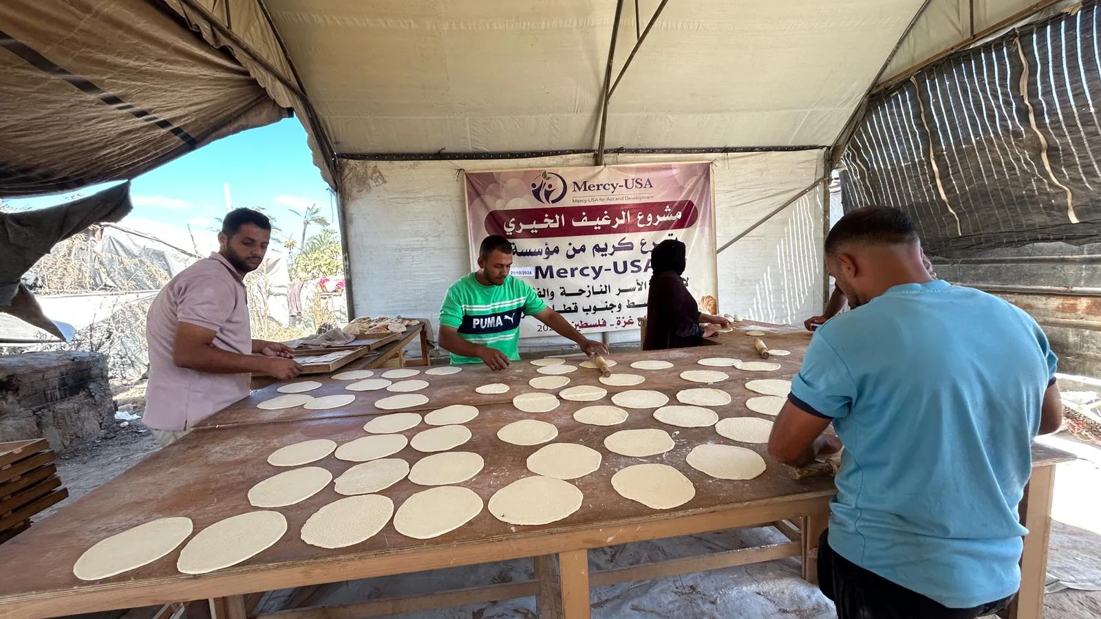 مشروع الرغيف الخيري — إعداد الخبز