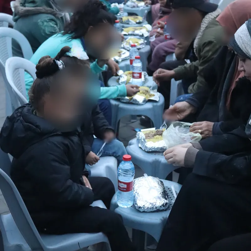 من إفطار الأيتام